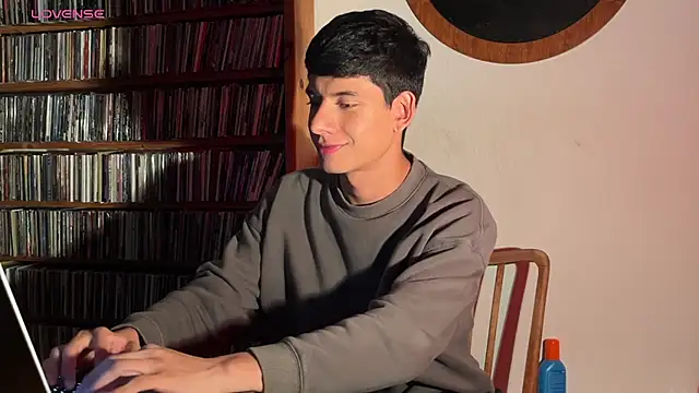Snapshot of jim_dj chatting on October 16, 10:11 pm jim dj online show from October 16, 10:11 pm