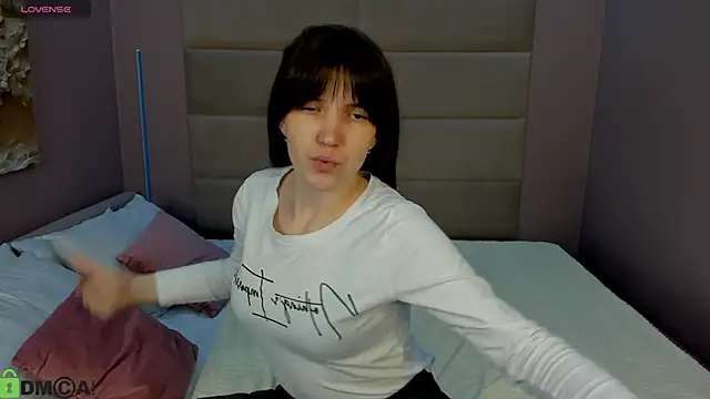 MalvinaDream online show from April 22, 1:19 am