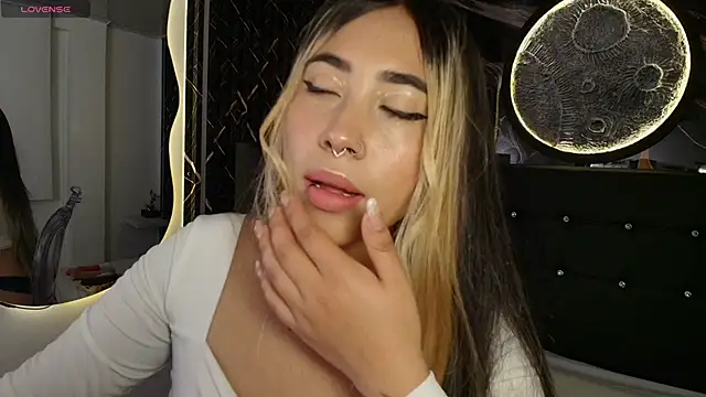  ManuVeelez online show from November 22, 6:01 am