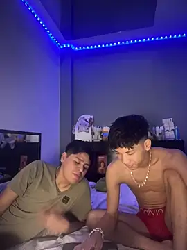 Kailertwink online show from May 7, 3:39 pm