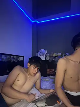 Kailertwink online show from May 27, 11:13 pm
