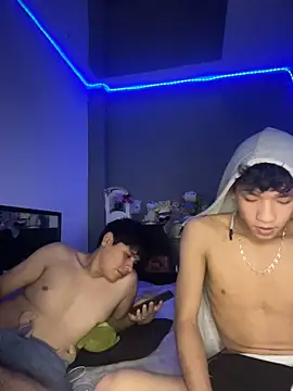 Kailertwink online show from June 3, 11:43 pm