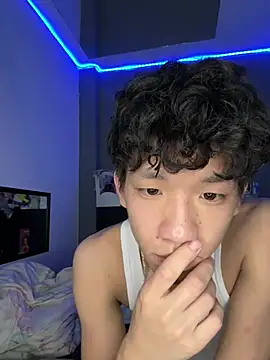 Kailertwink online show from June 15, 9:50 pm