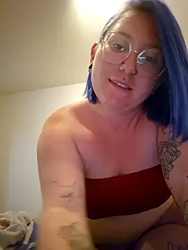 Snapshot of lablonde2025 chatting on May 8, 6:13 pm lablonde2025 online show from May 8, 6:13 pm