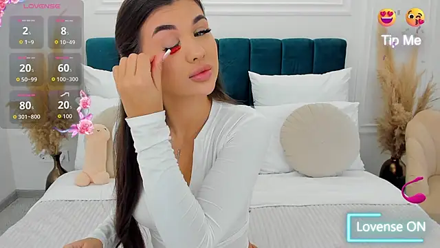 Snapshot of MonCarla chatting on October 13, 5:29 am MonCarla online show from October 13, 5:29 am