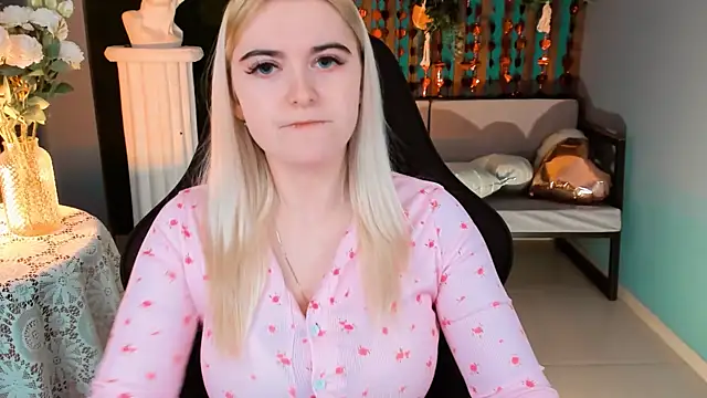 Stef Nicks online show from February 24, 9:07 am