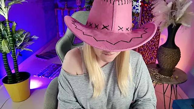 Stef Nicks online show from March 15, 9:04 am