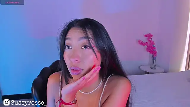 Snapshot of Sussyrosse_ chatting on October 5, 2:10 am Sussyrosse online show from October 5, 2:10 am