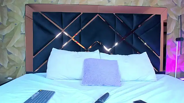 Snapshot of AliciaJerez1 chatting on November 9, 4:44 am AliciaJerez1 online show from November 9, 4:44 am