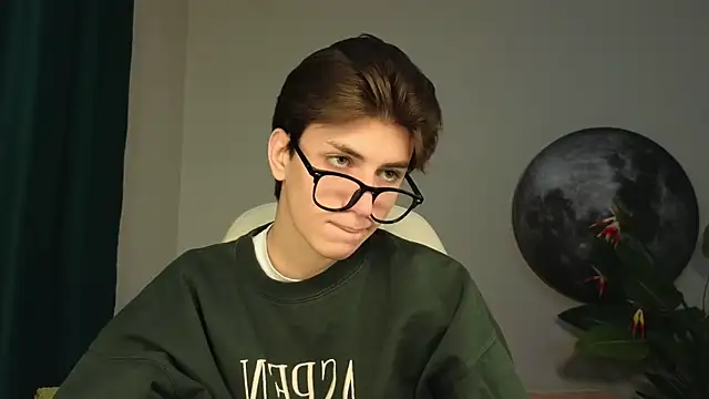 Oliver Starboy online show from September 30, 7:57 am