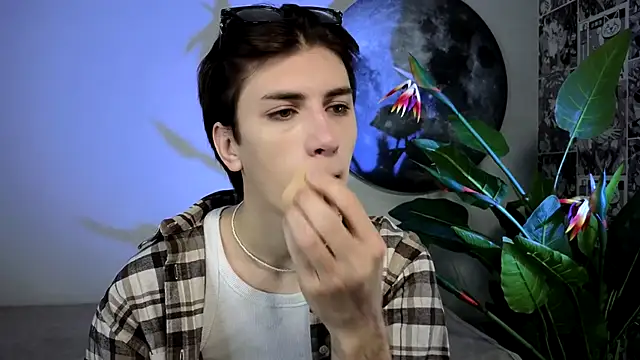 Oliver Starboy online show from October 11, 4:44 am