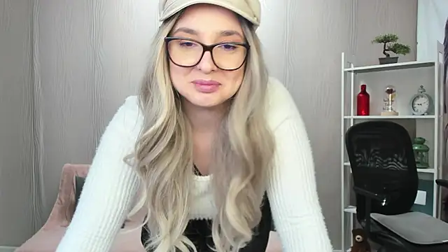 JaquelinLaurent online show from February 9, 7:07 pm