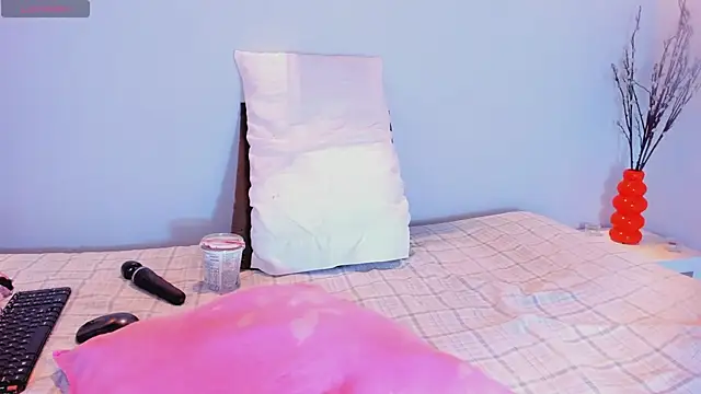 Snapshot of Violet_horny05 chatting on December 5, 7:21 pm Violet horny05 online show from December 5, 7:21 pm