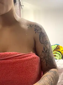 Snapshot of AmyMartinelli chatting on October 23, 9:02 pm AmyMartinelli online show from October 23, 9:02 pm