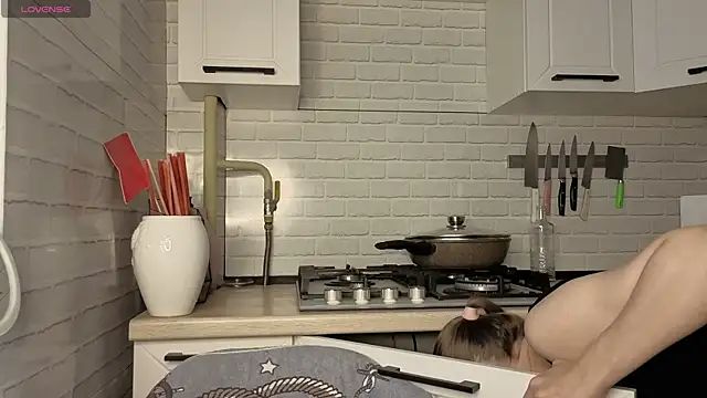 Snapshot of Edena_ chatting on June 11, 4:27 pm Edena online show from June 11, 4:27 pm