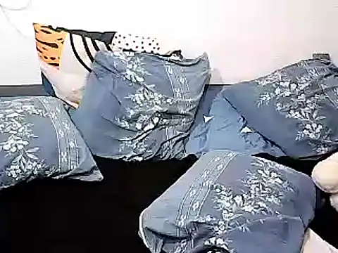 xxhottinybabe online show from July 8, 7:57 am