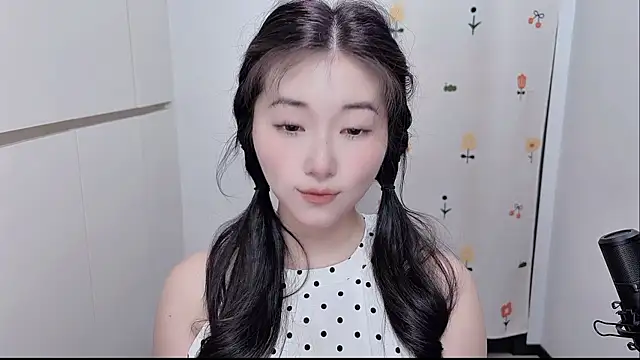Snapshot of Rosalind_xixi chatting on June 7, 3:32 am Rosalind xixi online show from June 7, 3:32 am