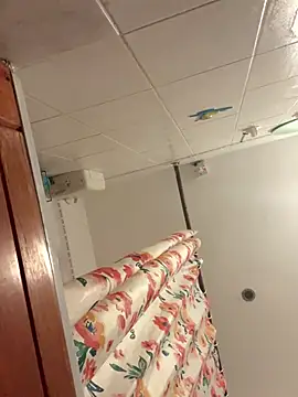 Snapshot of AmMadness chatting on December 2, 8:48 pm AmMadness online show from December 2, 8:48 pm