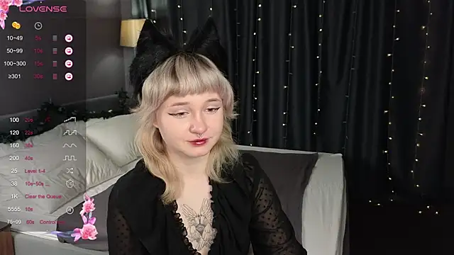 Tori Cutie online show from November 28, 12:02 am