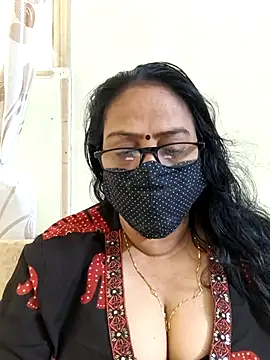 Snapshot of heera-rani chatting on May 10, 5:12 am heera-rani online show from May 10, 5:12 am