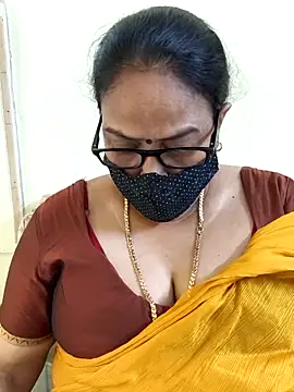 Snapshot of heera-rani chatting on May 21, 5:25 am heera-rani online show from May 21, 5:25 am