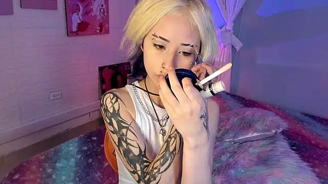 Hannahpage online show from October 22, 11:54 am