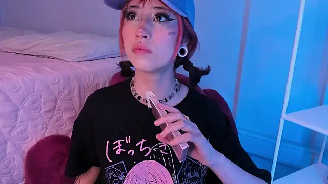 Hannahpage online show from June 15, 12:51 pm