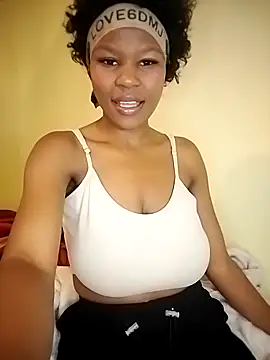 Snapshot of Seductive_Yellow_Titties chatting on November 16, 8:31 am Seductive Yellow Titties online show from November 16, 8:31 am