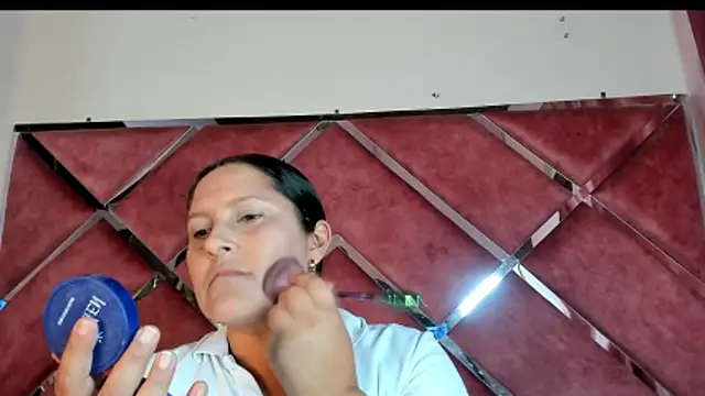 Snapshot of KikaDuque chatting on June 18, 7:29 pm KikaDuque online show from June 18, 7:29 pm