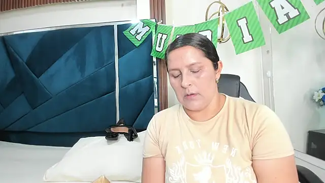 Snapshot of KikaDuque chatting on July 5, 6:59 pm KikaDuque online show from July 5, 6:59 pm