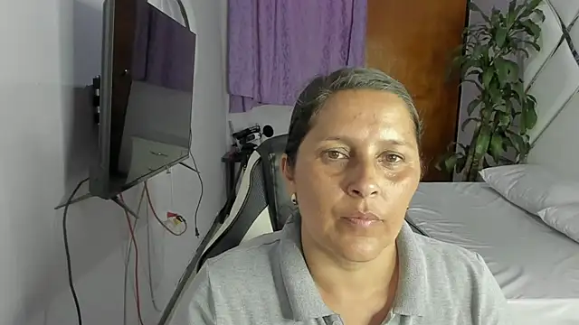 Snapshot of KikaDuque chatting on July 17, 7:52 pm KikaDuque online show from July 17, 7:52 pm