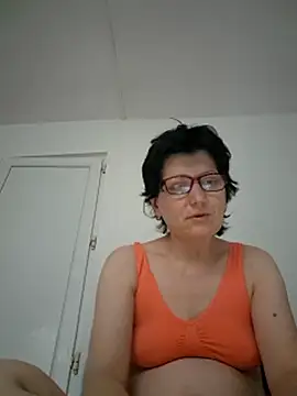 Snapshot of Vera_Elle chatting on May 7, 4:56 pm Vera Elle online show from May 7, 4:56 pm