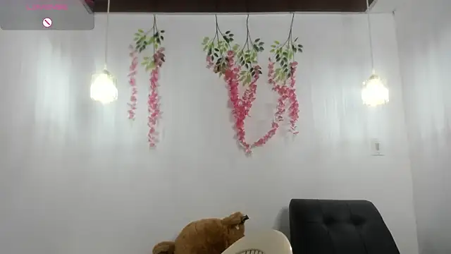 Snapshot of scarletbaker_ chatting on May 18, 12:00 pm scarletbaker online show from May 18, 12:00 pm