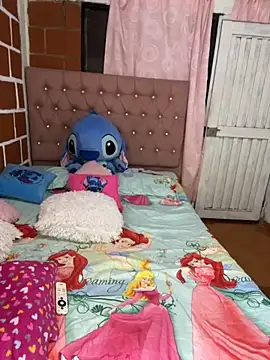 Rachellcooperrr online show from November 18, 5:23 am