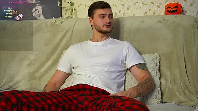 Snapshot of johnstoneisland chatting on October 17, 8:06 am johnstoneisland online show from October 17, 8:06 am