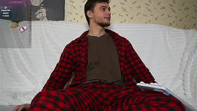 johnstoneisland online show from December 22, 9:17 am