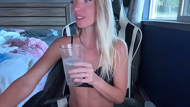 ajmiller25 online show from May 19, 2:18 am