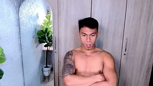 Snapshot of PinooyMilker chatting on November 10, 6:12 am PinooyMilker online show from November 10, 6:12 am