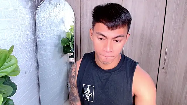 Snapshot of PinooyMilker chatting on November 13, 4:44 am PinooyMilker online show from November 13, 4:44 am