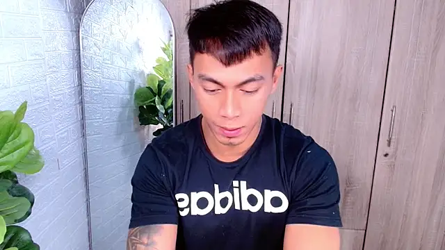 Snapshot of PinooyMilker chatting on November 15, 6:33 am PinooyMilker online show from November 15, 6:33 am