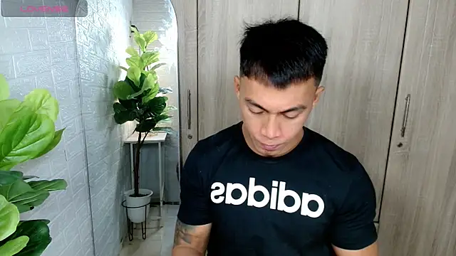 Snapshot of PinooyMilker chatting on December 1, 11:48 am PinooyMilker online show from December 1, 11:48 am