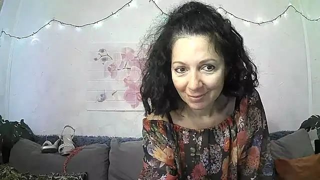 Snapshot of ValleriWind chatting on May 14, 1:56 am ValleriWind online show from May 14, 1:56 am