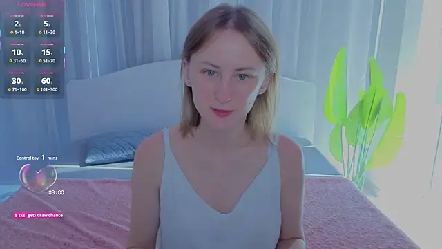 LuluChiiii online show from September 24, 9:45 am