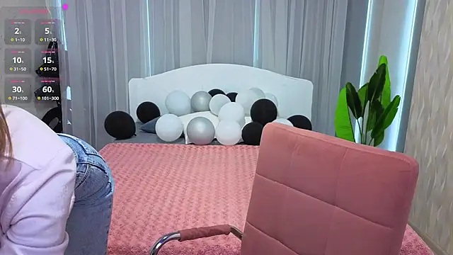 LuluChiiii online show from November 7, 11:10 am