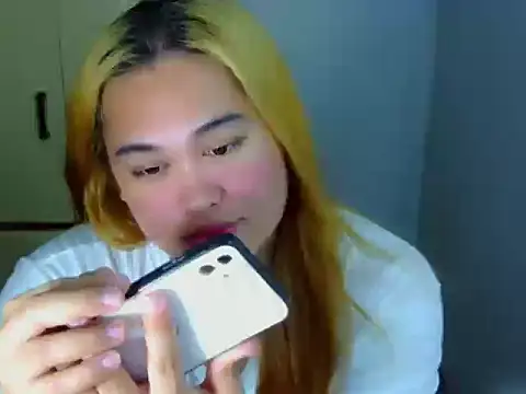 Snapshot of Annierose_ts chatting on February 17, 8:04 pm Annierose ts online show from February 17, 8:04 pm