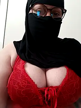 Snapshot of dolgunguzellik chatting on April 11, 1:59 pm dolgunguzellik online show from April 11, 1:59 pm
