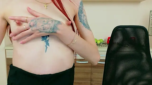 Snapshot of Julia_Jae chatting on February 9, 7:23 am Julia Jae online show from February 9, 7:23 am