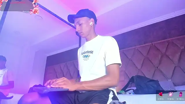 JulienSaint online show from October 18, 12:06 pm