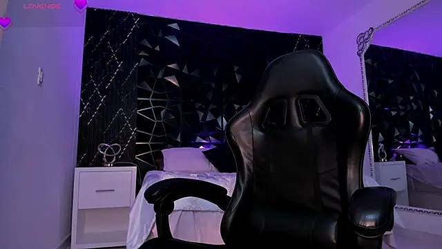 JulienSaint online show from February 12, 12:33 pm