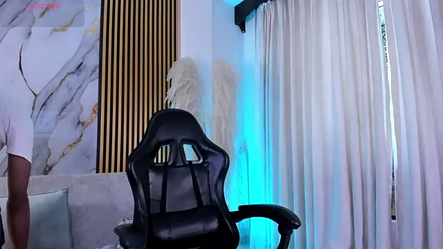 JulienSaint online show from April 30, 12:00 pm